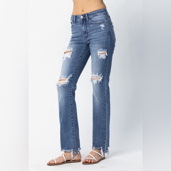 NEW 🎉🎉Judy Blue Full Size Mid Rise Destroy Straight Jeans Plus Size - Picture 3 of 15